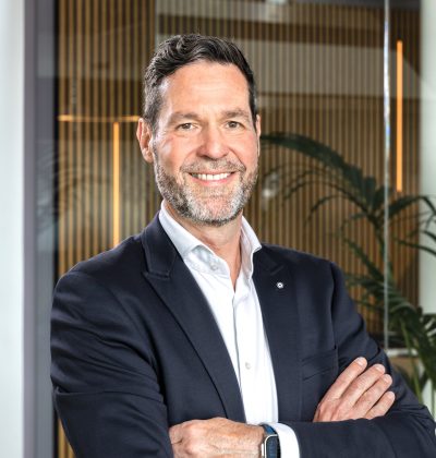 Portretfoto van Marc Pluijmakers