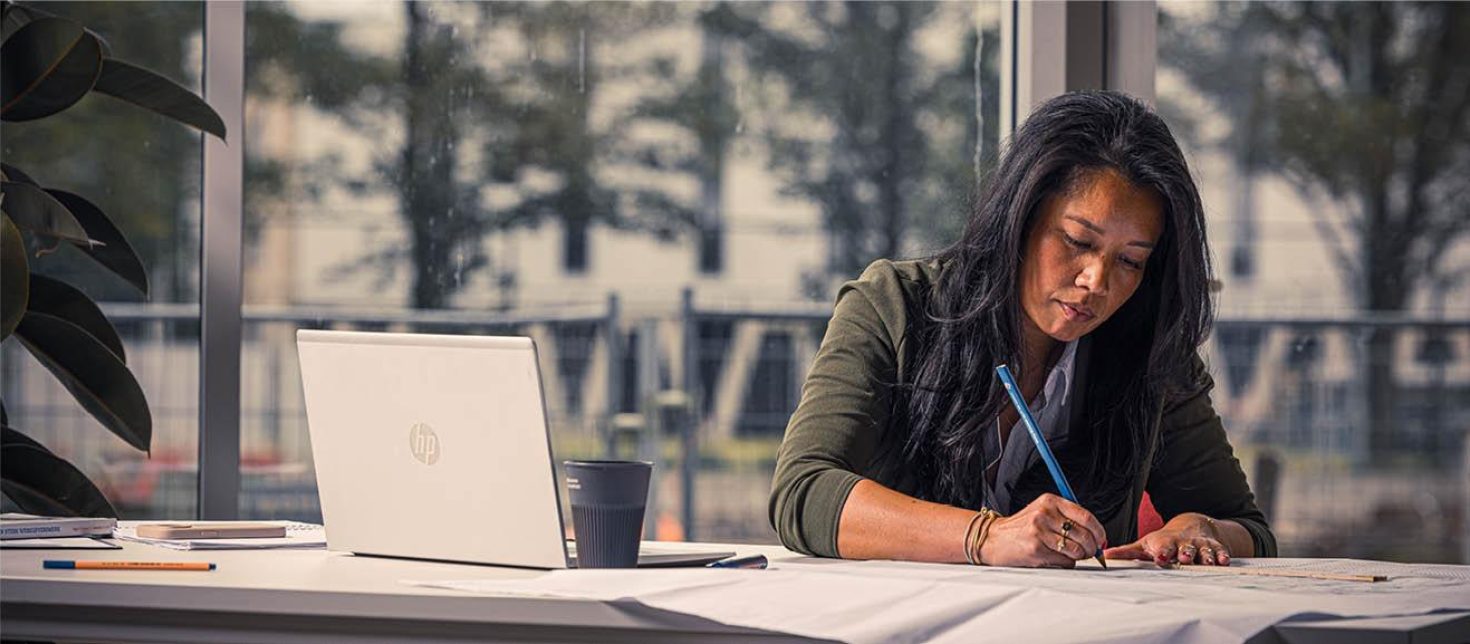 Born to Build Banner Hoi Ling Liu 4