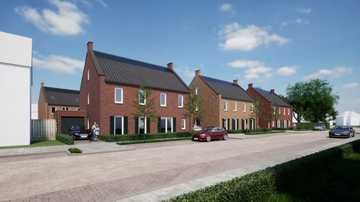 Herontwikkeling De Molensteen Valkenswaard – nieuwe rij woningen in rode en zandkleurige baksteen met donkere zadeldaken, jonge bomen en geparkeerde auto’s aan een rustige woonstraat onder blauwe lucht.