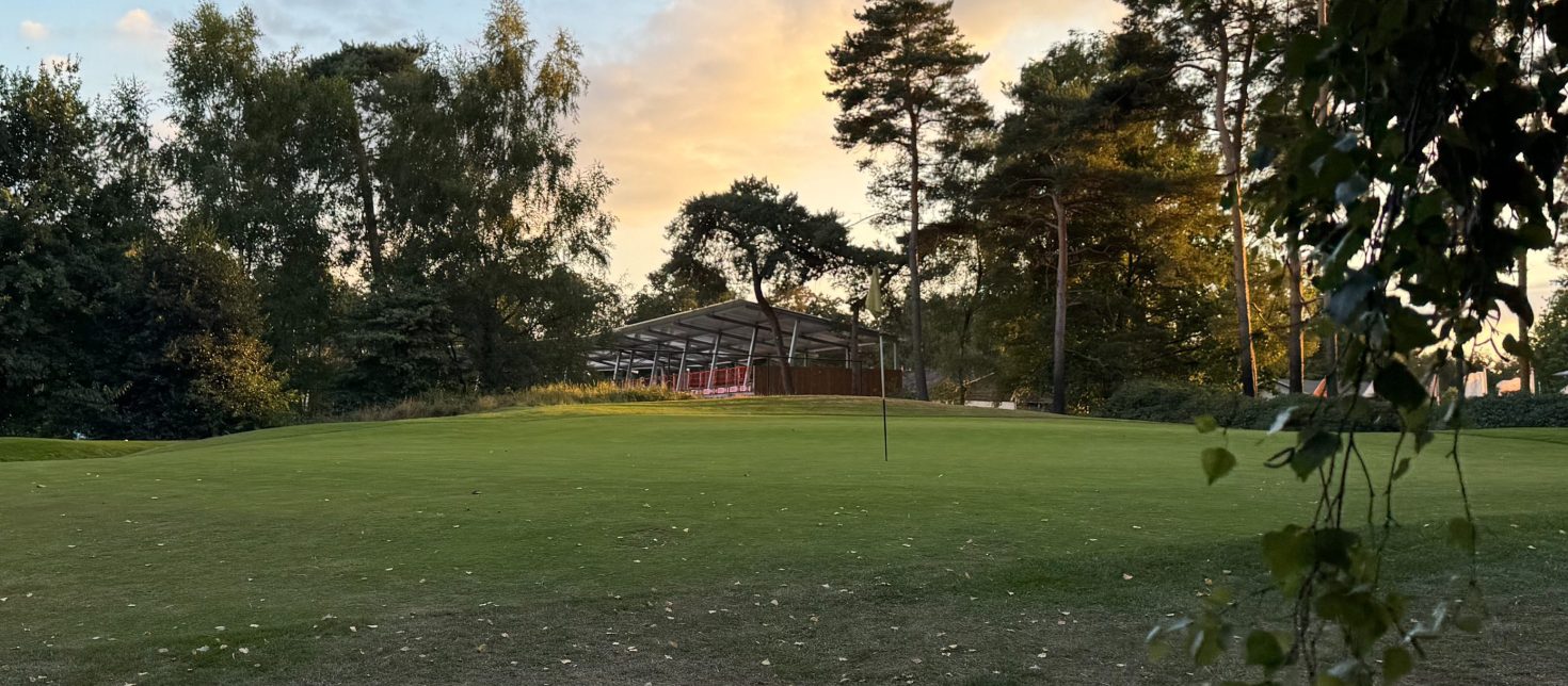 Vooraanzicht nieuwbouw driving range Golfbaan de Herkenbosche